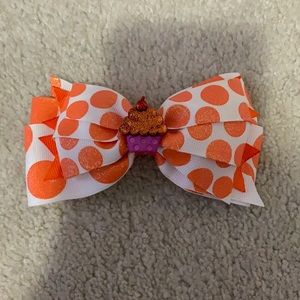 Cupcake bow
